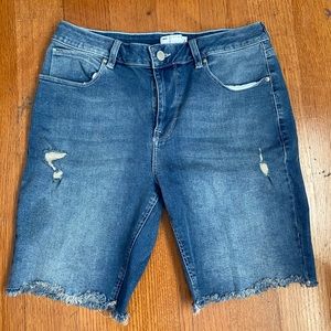 Nice ripped jean short